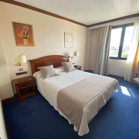 Hotel Villa De Almazan Bagian luar foto