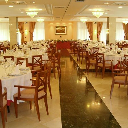 Hotel Villa De Almazan Bagian luar foto