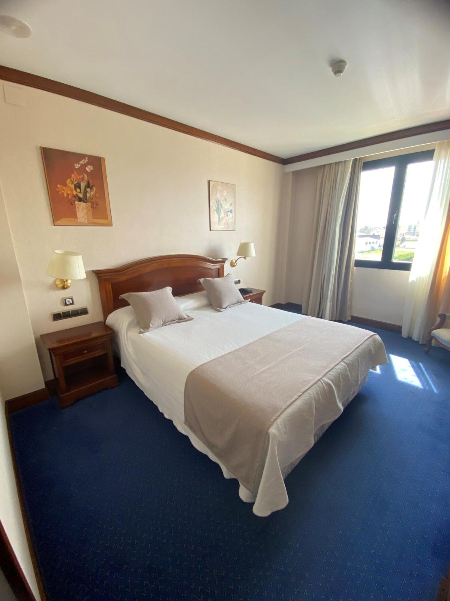 Hotel Villa De Almazan Bagian luar foto