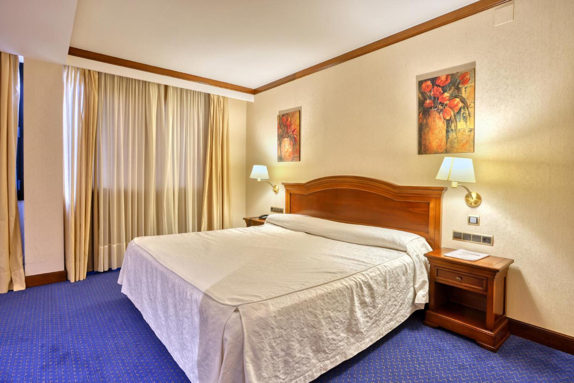 Hotel Villa De Almazan Bagian luar foto