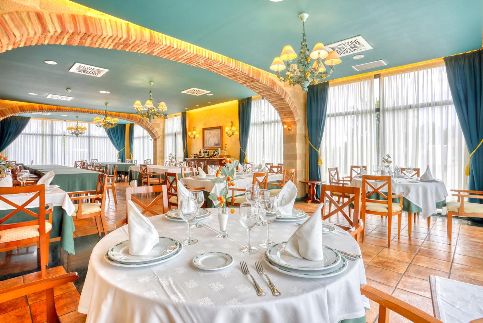 Hotel Villa De Almazan Bagian luar foto