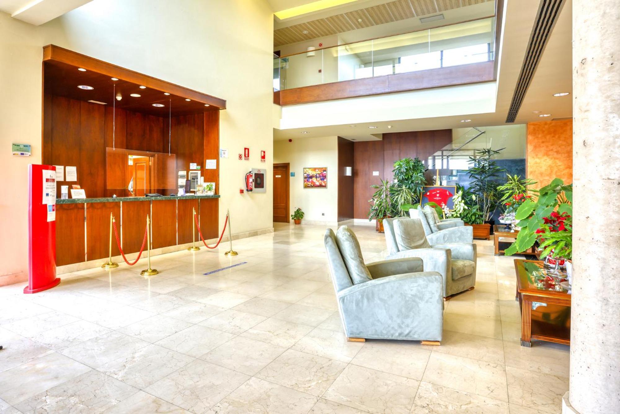 Hotel Villa De Almazan Bagian luar foto