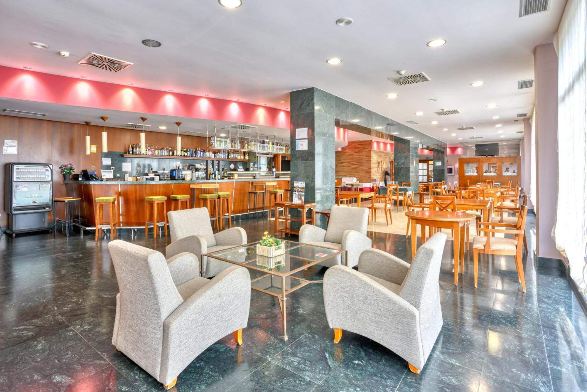Hotel Villa De Almazan Bagian luar foto