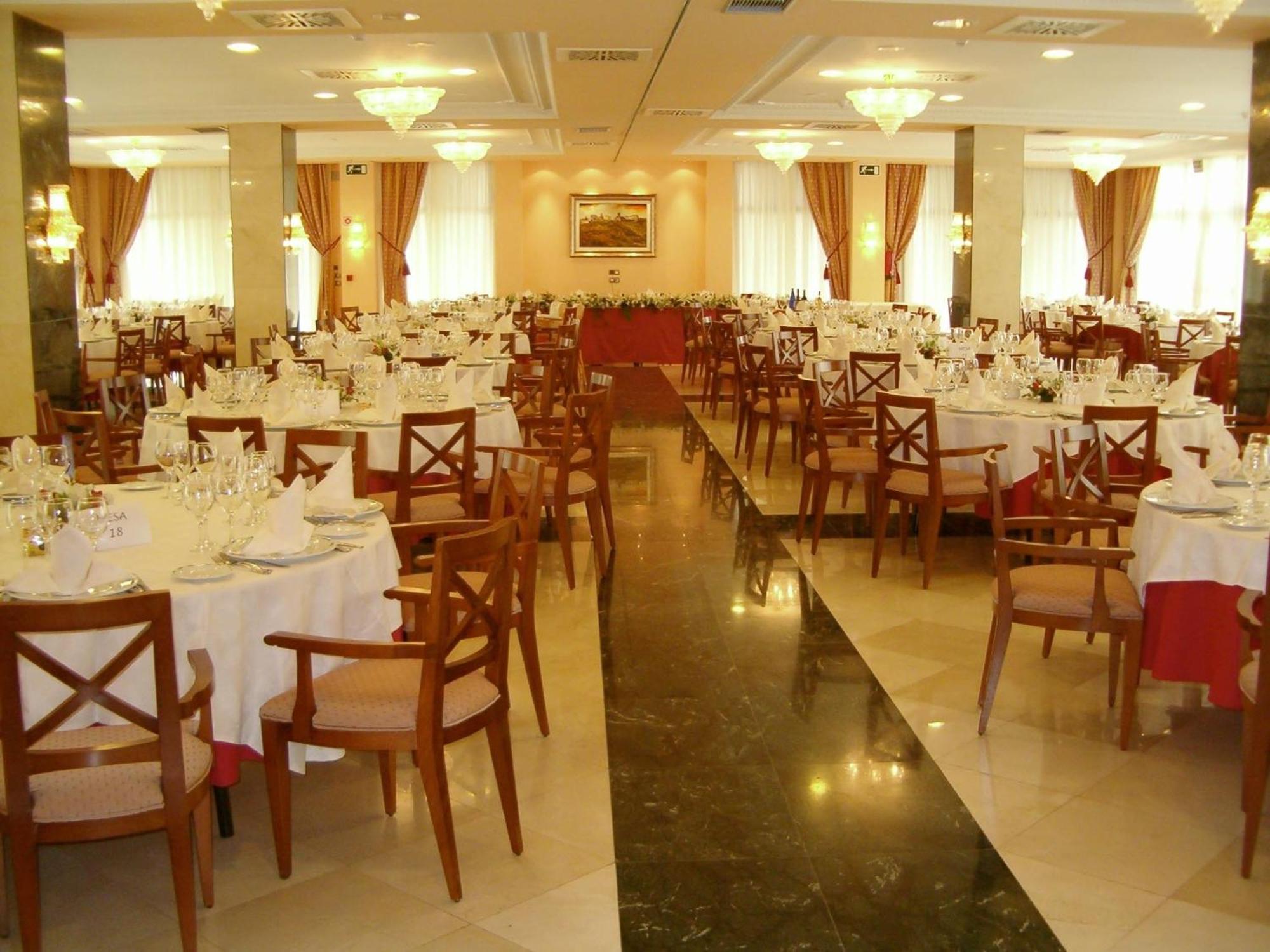 Hotel Villa De Almazan Bagian luar foto