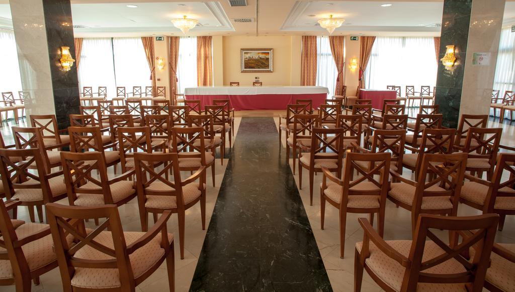 Hotel Villa De Almazan Bagian luar foto