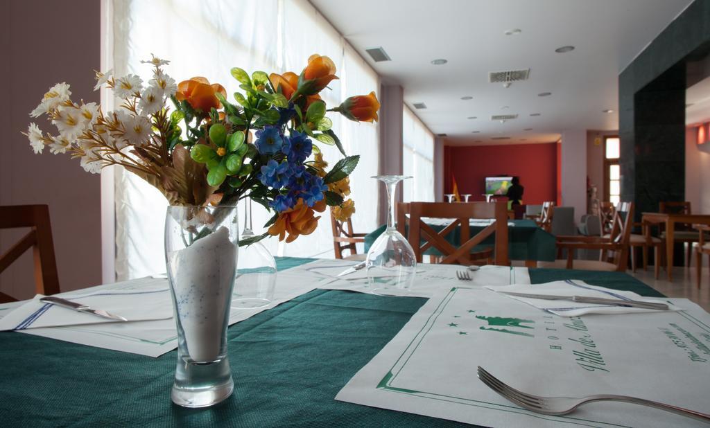 Hotel Villa De Almazan Bagian luar foto