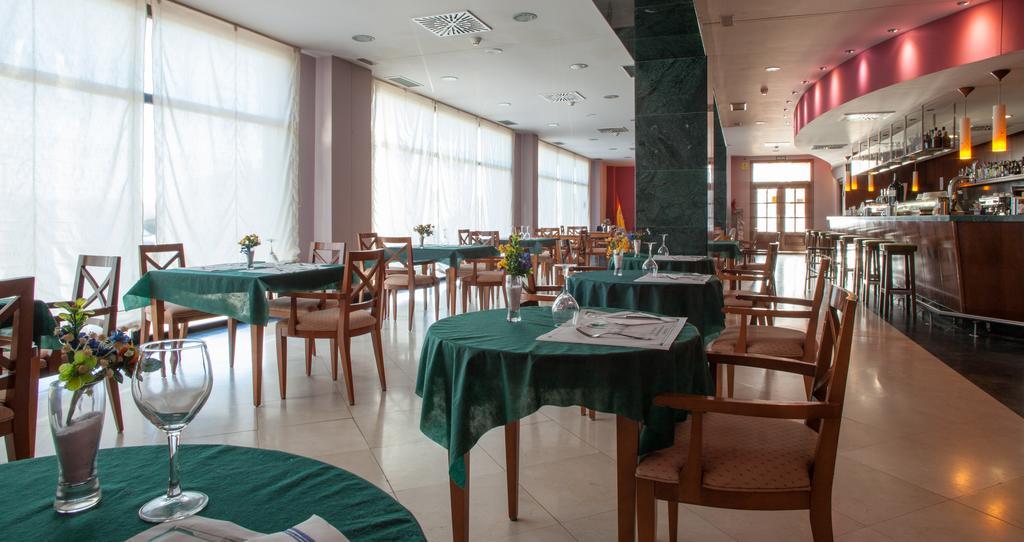 Hotel Villa De Almazan Bagian luar foto