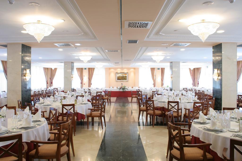 Hotel Villa De Almazan Bagian luar foto